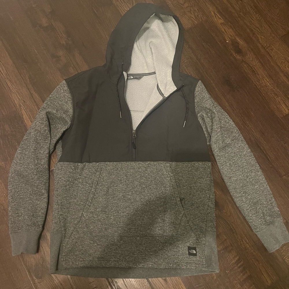 Women’s North Face 1/2 zip hoodie